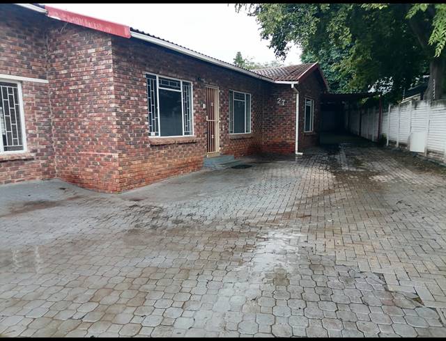 4 BEDROOM HOUSE FOR SALE IN GEELHOUTPARK